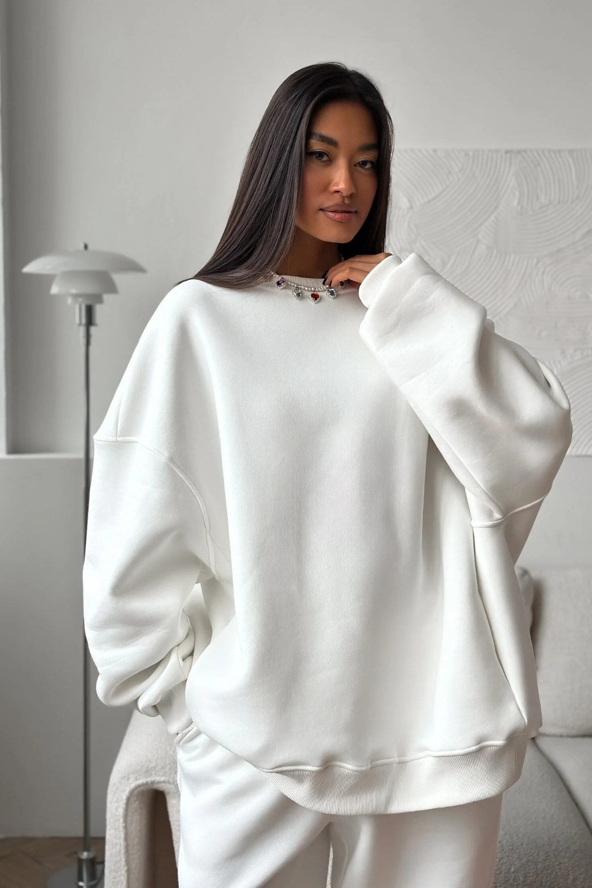 Kadın Oversize Sweat Elbise Eşofman Takımı Basic Beyaz – Bisiklet Yaka, Lastikli Paça, 3 İplik Polar