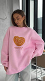 Kadın Oversize Sweatshirt Elbise Bakery Kalpli Palmier Baskılı Pembe – Bisiklet Yaka, 3 İplik Polar