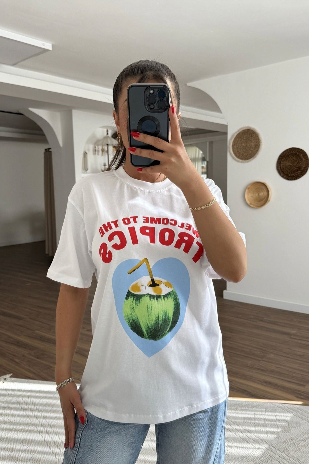 Kadın Beyaz Tişört – Tropikal Hindistan Cevizi Baskılı Welcome to The Tropics Yazlık Oversize