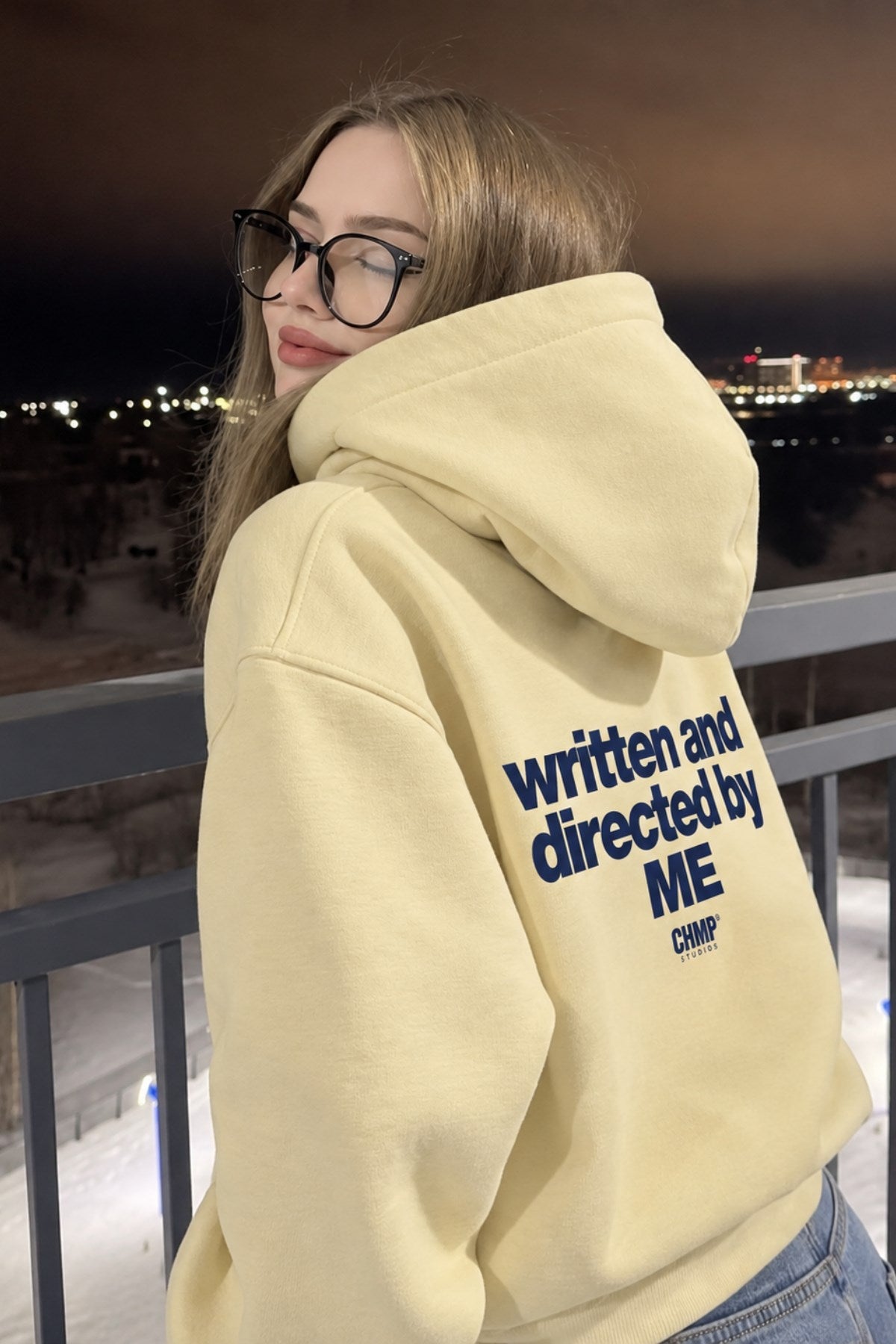 Kadın Oversize Hoodie Written & Directed Baskılı Sarı – Kapüşonlu, Sırt Baskılı, 3 İplik