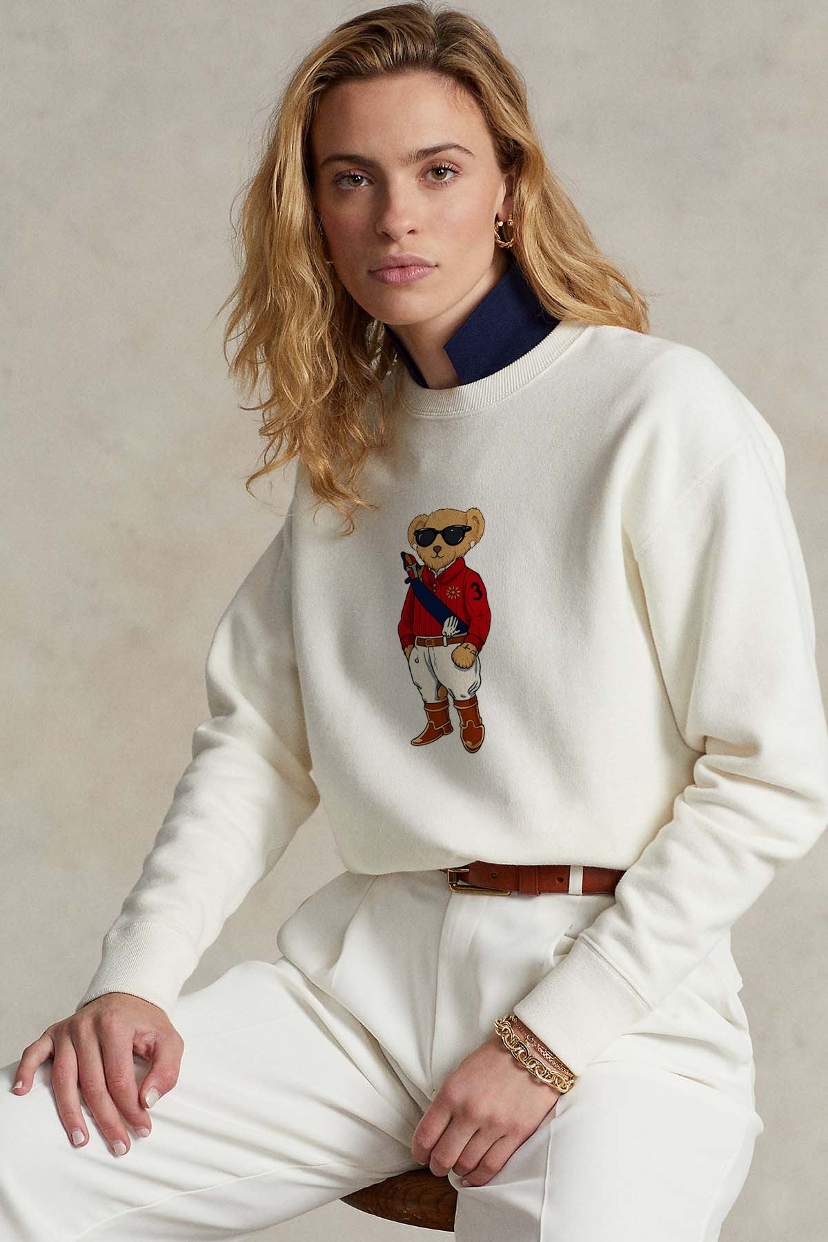 Kadın Oversize Sweatshirt Regatta Bear Baskılı Beyaz – Bisiklet Yaka, 3 İplik Şardonlu