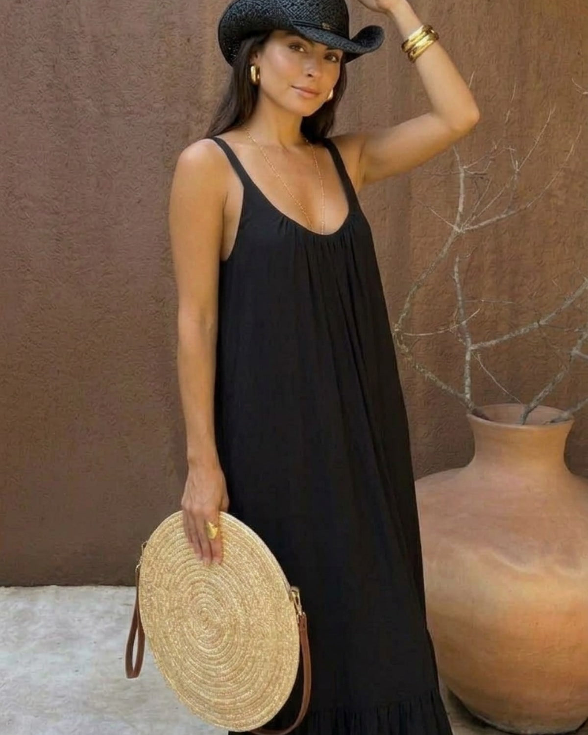 Kadın Büzgü Yaka Askılı Uzun Elbise Siyah – Cepli, Volanlı Tasarım, Rahat Kesim, Yazlık Hafif Dokulu