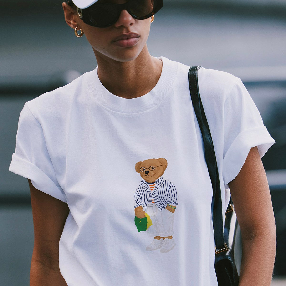 Kadın Oversize Tişört Bambino Bear Baskılı Beyaz – Bisiklet Yaka, Rahat Kalıp, %100 Pamuk