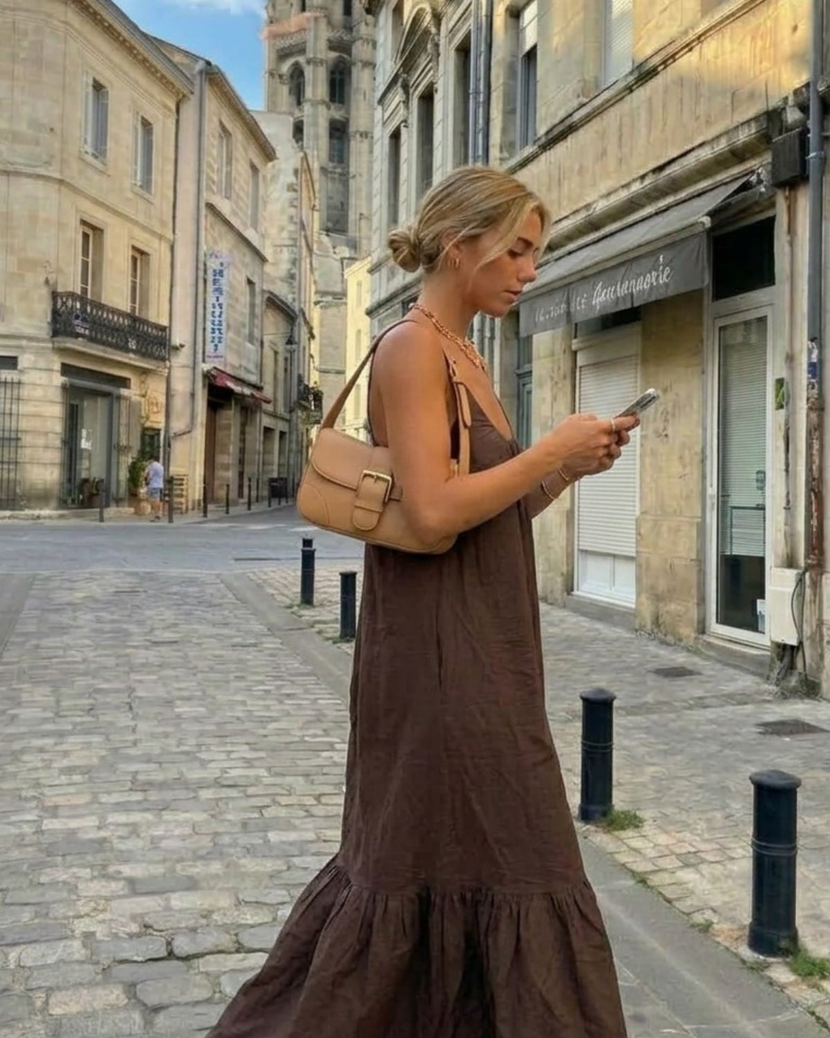 Kadın Büzgü Yaka Askılı Uzun Elbise Kahverengi – Cepli, Volanlı Tasarım, Rahat, Yazlık Hafif Dokulu