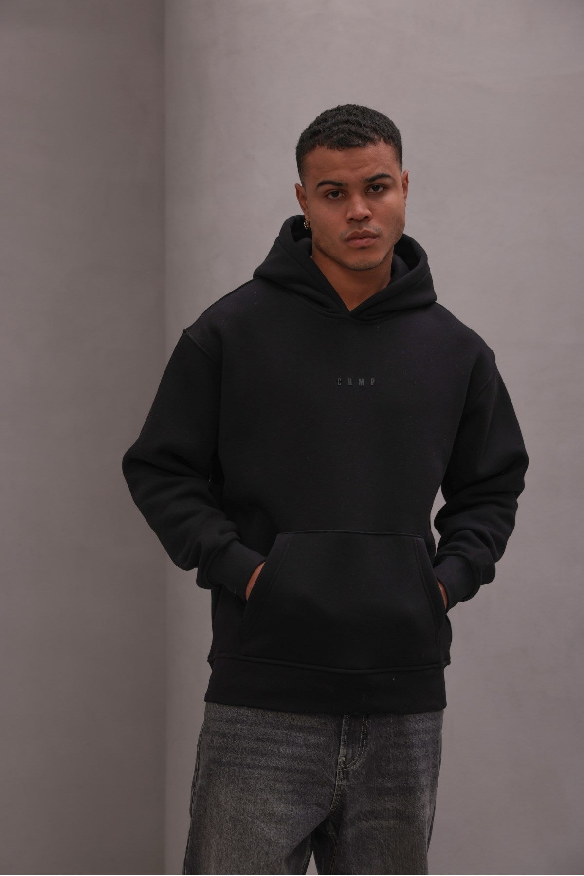 Erkek Oversize Sweatshirt Hoodie CHMP Yazlı Baskılı Siyah – Kapüşonlu, 3 İplik Polar, Kanguru Cepli