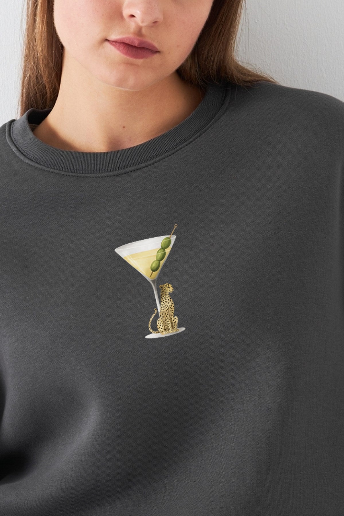 Kadın Oversize Sweatshirt Martini Leopard Baskılı Füme – Bisiklet Yaka, 3 İplik Şardonlu Polar