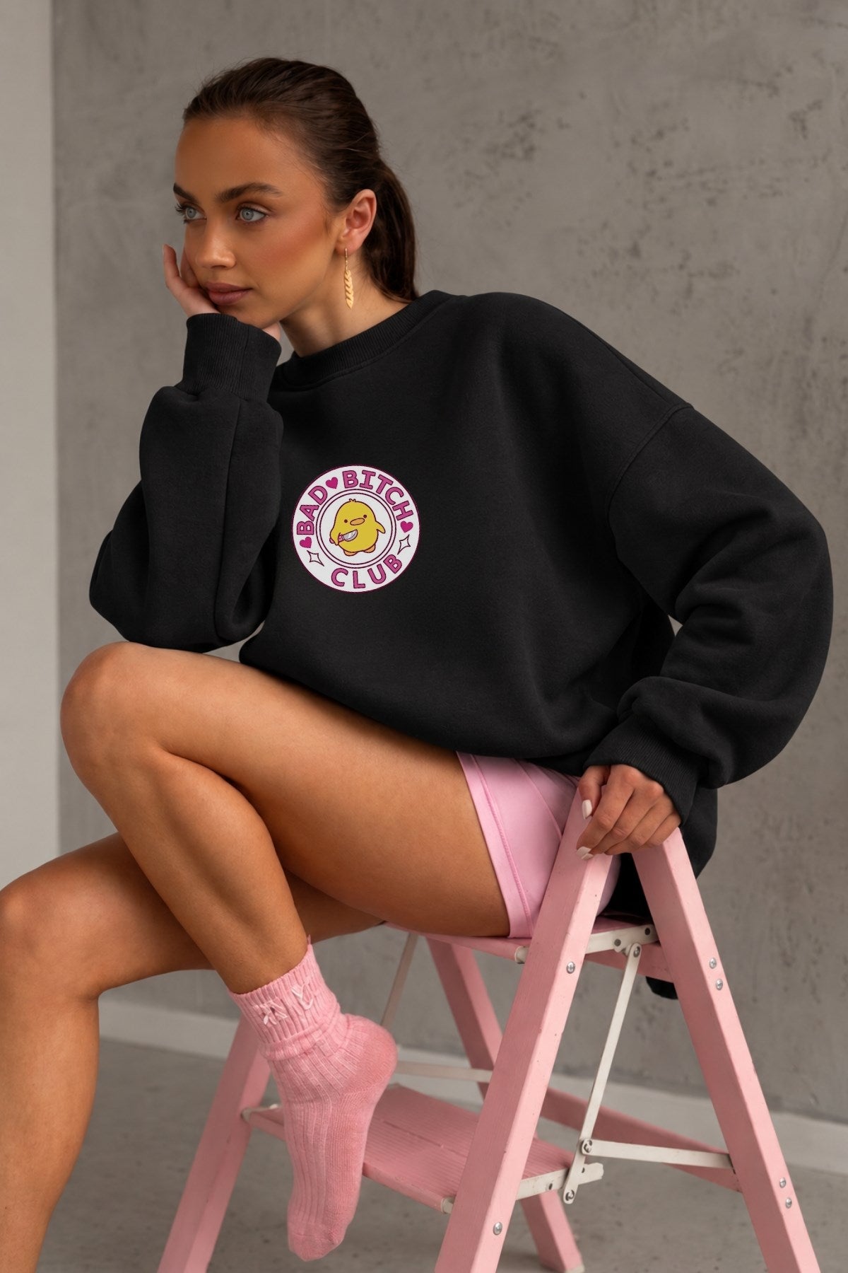 Kadın Oversize Sweatshirt Elbise Bad Club Siyah – Bisiklet Yaka, 3 İplik Şardonlu Polar