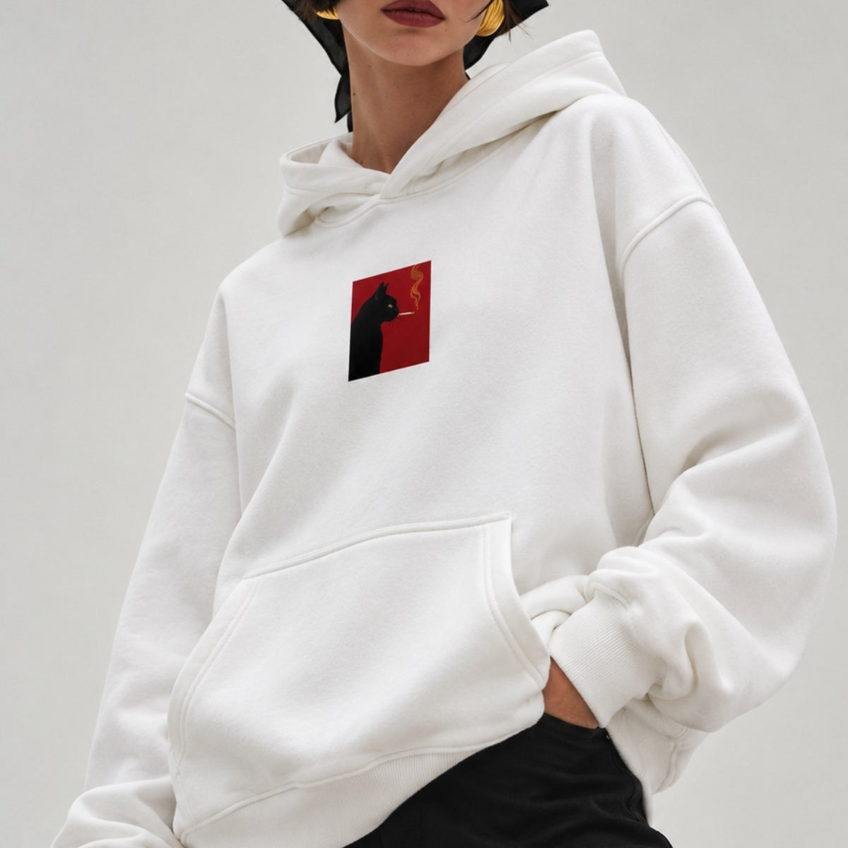 Kadın Oversize Hoodie Noir Cat Baskılı Beyaz – Kapüşonlu, Kanguru Cepli, 3 İplik Şardonlu Polar