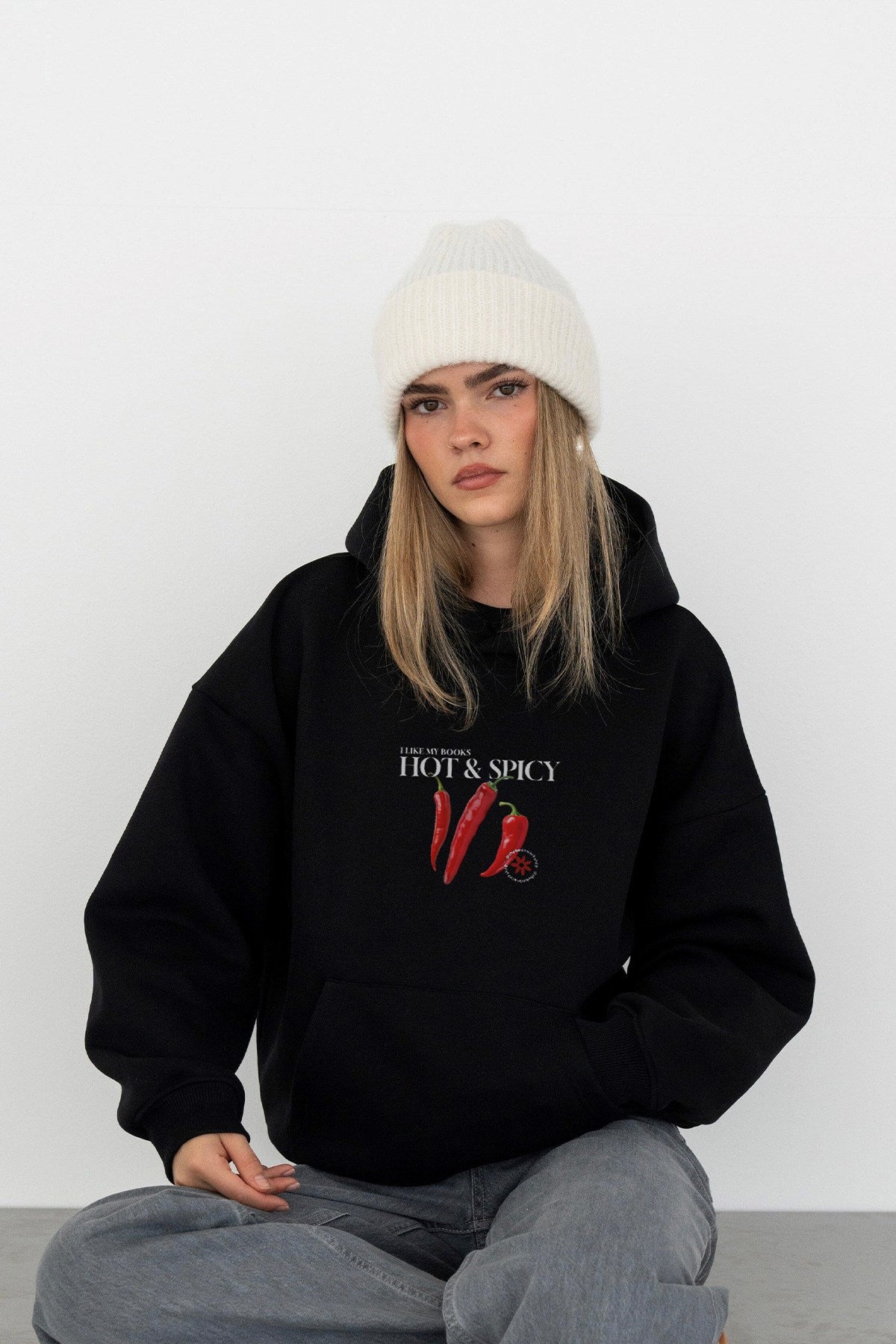Kadın Oversize Sweatshirt Hoodie Hot & Spicy Baskılı Siyah – Kapüşonlu, 3 İplik Şardonlu Polar