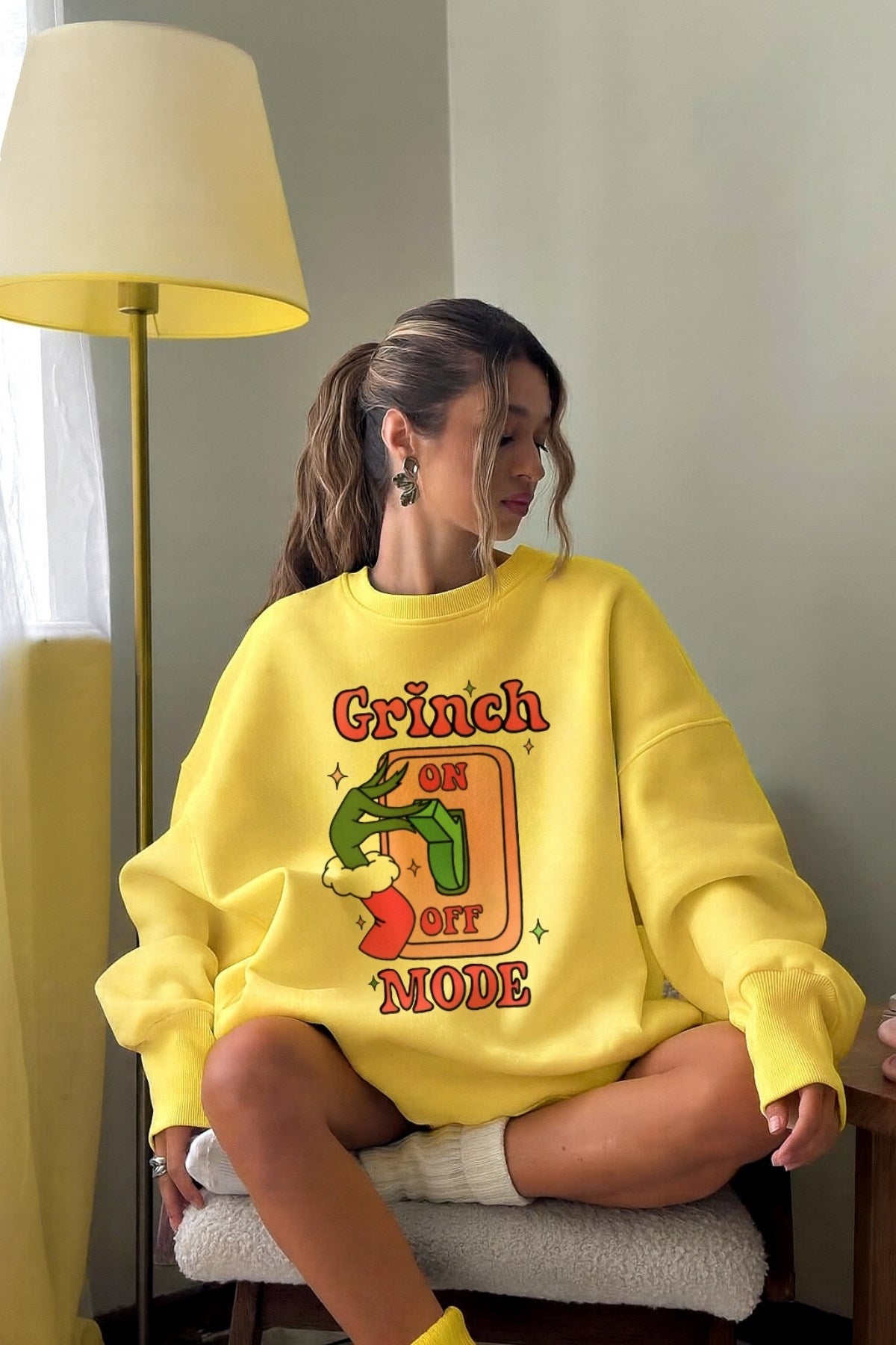Kadın Oversize Sweatshirt Elbise Grinch Mode Baskılı Sarı – Bisiklet Yaka, 3 İplik Şardonlu Polar