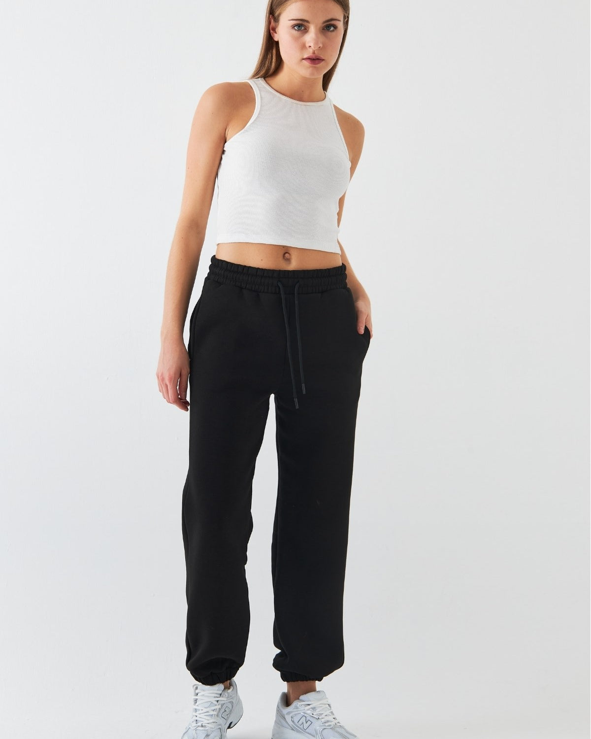 Oversize Unisex Eşofman Altı Siyah – 3 İplik Şardonlu, Paça-Bel Lastikli, Cepli, Modern Rahat Kesim