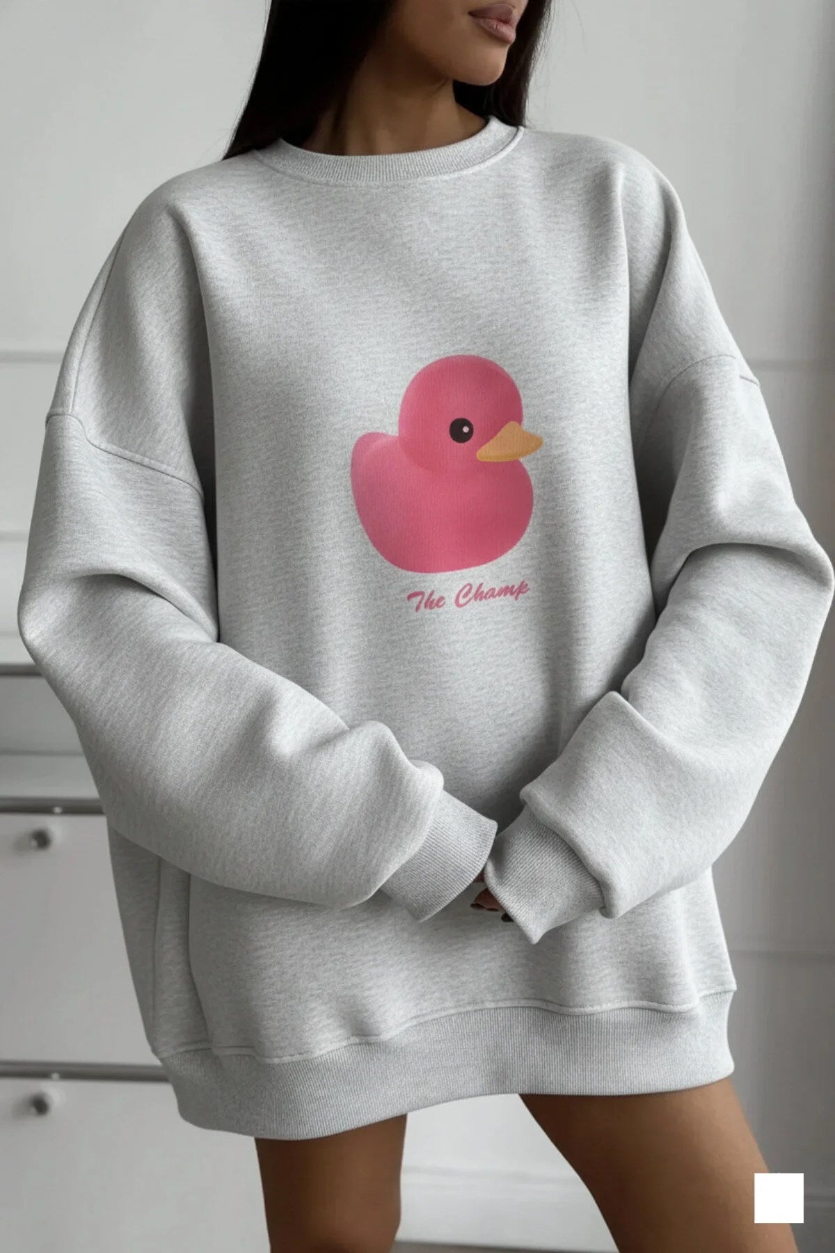 Kadın Gri Melanj Bisiklet Yaka Sweatshirt Elbise– Pembe Ördek Baskılı 3 İplik Şardonlu Oversize