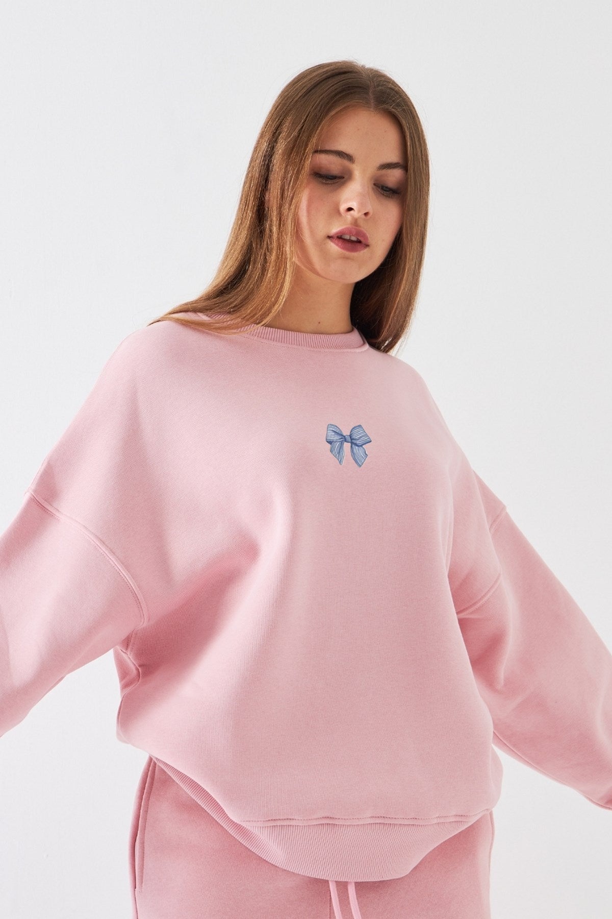 Kadın Oversize Sweatshirt How Lucky Are We Baskılı Pembe – Bisiklet Yaka, 3 İplik Şardonlu Polar
