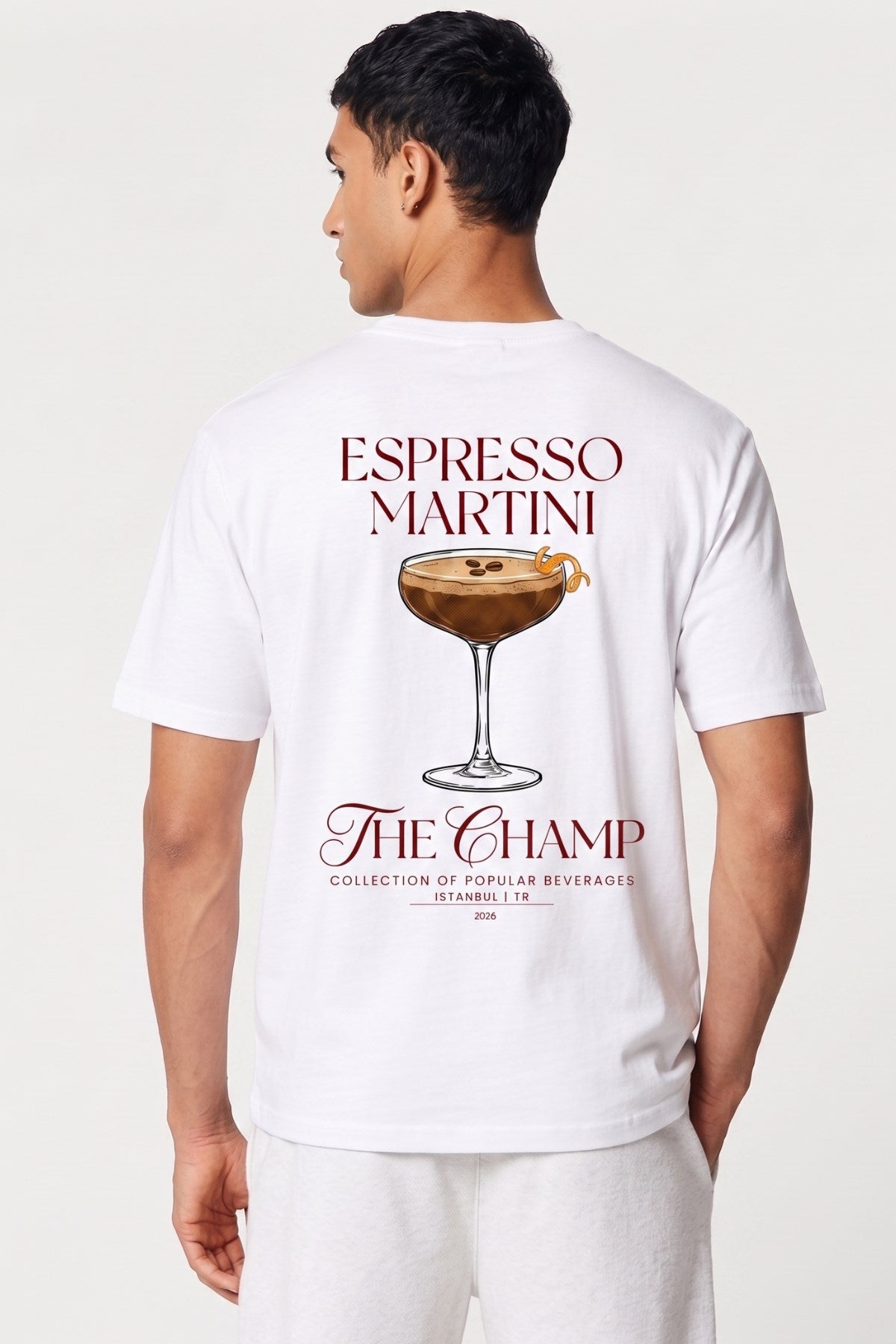 Unisex Oversize Tişört Espresso Martini Baskılı Beyaz – Bisiklet Yaka, Rahat Kalıp, %100 Pamuk