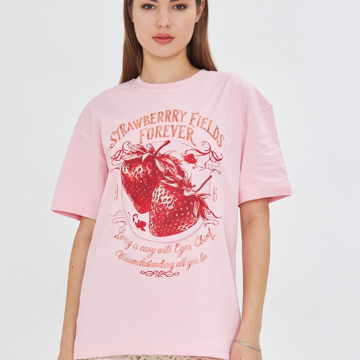 Strawberry Fields Forever Baskılı %100 Pamuk Kadın Oversize Siyah Tişört