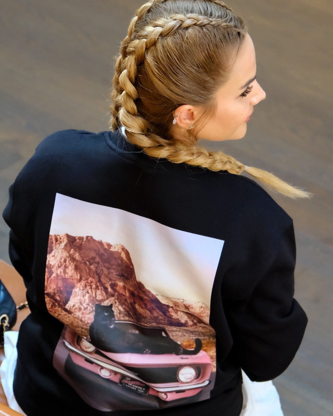 Unisex Oversize Sweatshirt Desert Panther Baskılı Siyah – Bisiklet Yaka, 3 İplik Şardonlu Polar