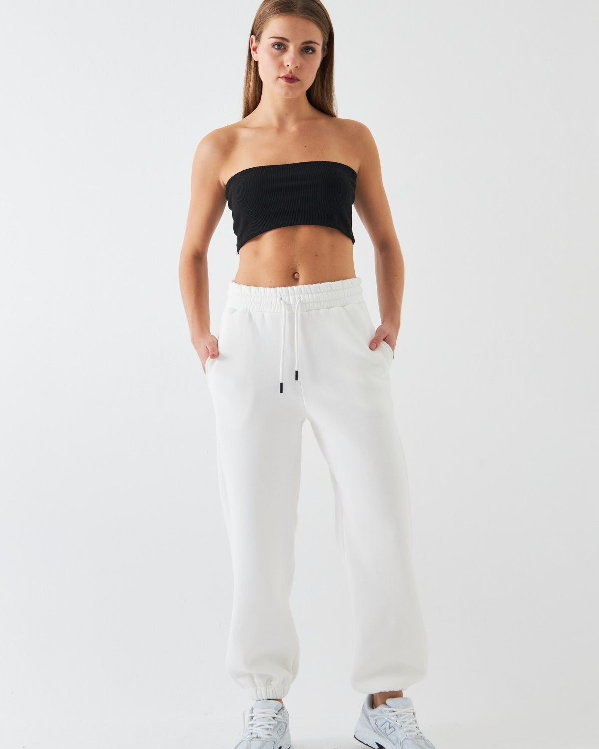 Oversize Unisex Eşofman Altı Beyaz – 3 İplik Şardonlu, Paça-Bel Lastikli, Cepli, Modern Rahat Kesim