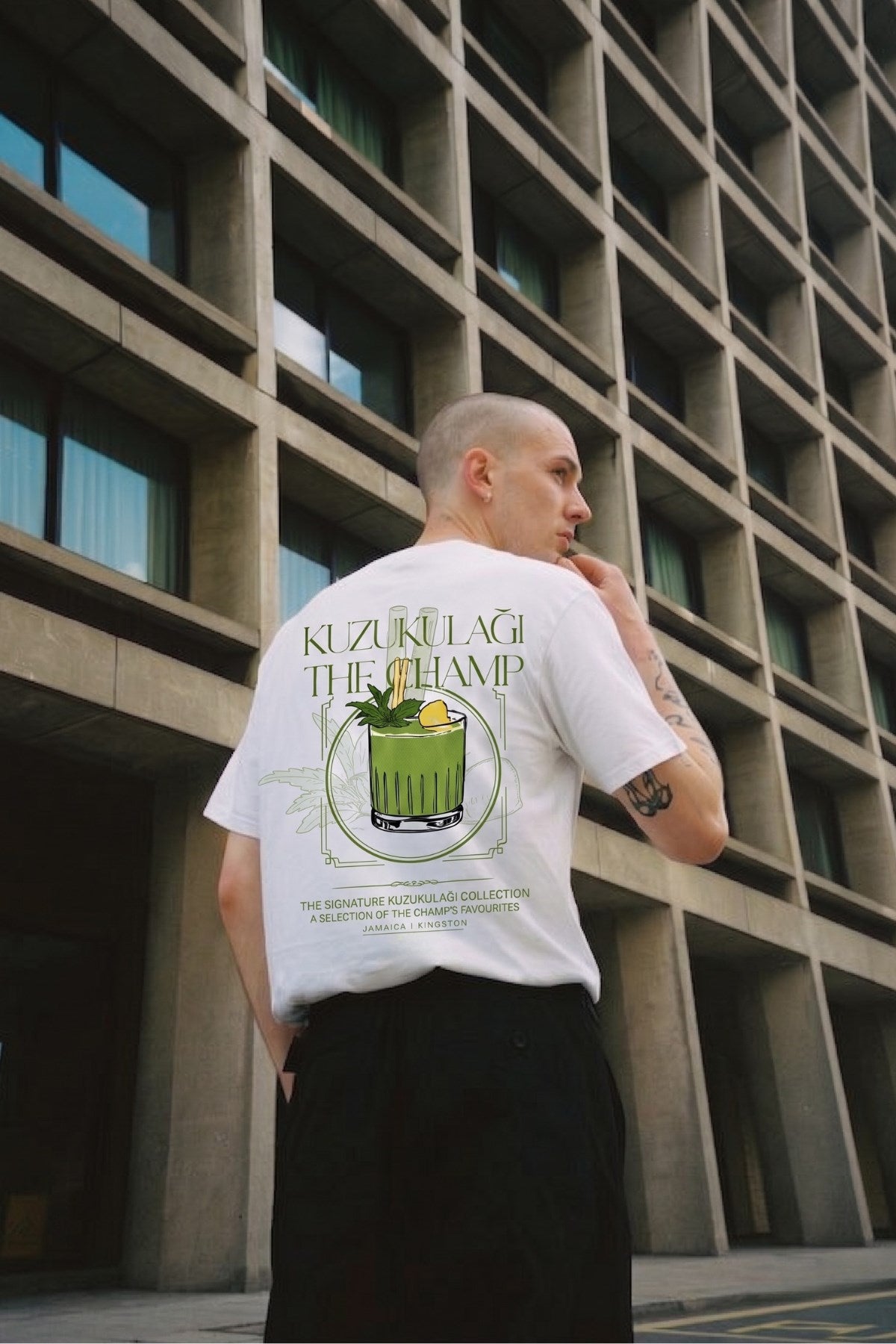 Unisex Oversize Tişört Kuzukulağı The Champ Baskılı Beyaz – Bisiklet Yaka, Rahat Kalıp, %100 Pamuk