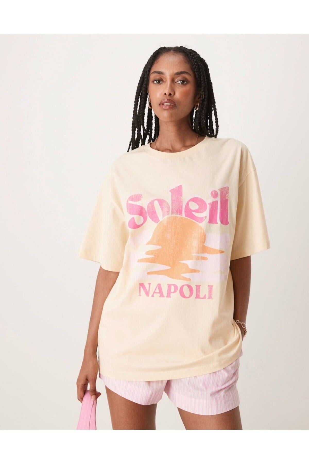Soleil Napoli Güneş Baskılı Kadın Oversize Tişört + Bez Çanta Hediyeli Yazlık Kombin – %100 Pamuk
