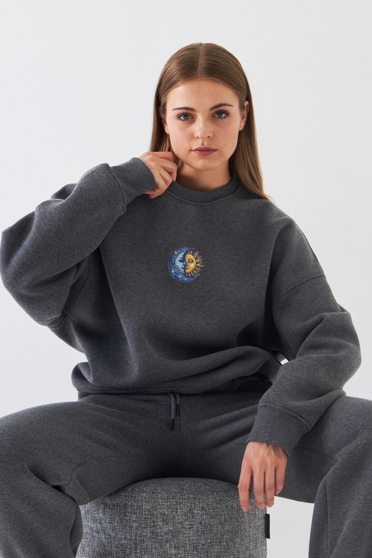 Kadın Oversize Sweatshirt Sun & Moon Baskılı Füme Melanj – Bisiklet Yaka, 3 İplik Şardonlu Polar