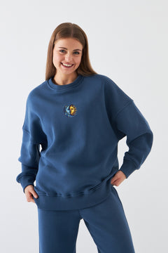 Kadın Oversize Sweatshirt Sun & Moon Baskılı Marine – Bisiklet Yaka, 3 İplik Şardonlu Polar