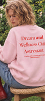 Kadın Oversize Sweatshirt Wellness Baskılı Pembe – Bisiklet Yaka, 3 İplik Şardonlu Polar, Düşük Omuz
