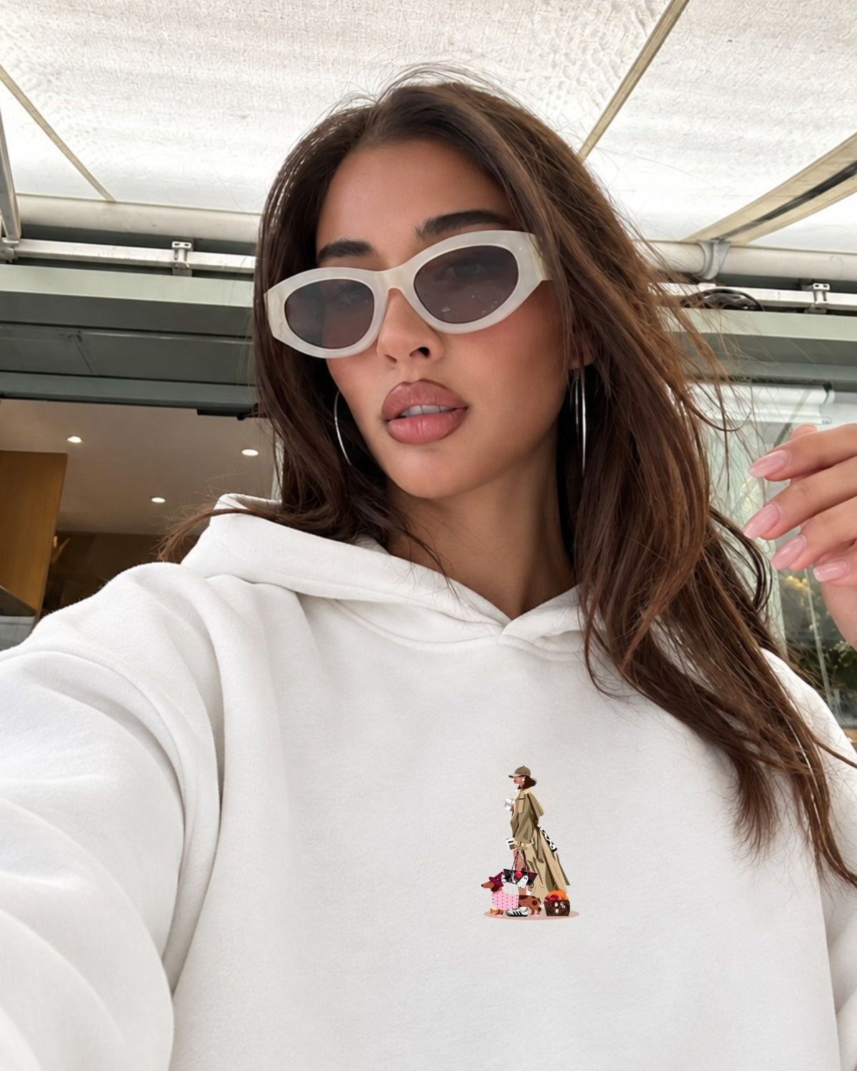 Kadın Oversize Hoodie City Walk Baskılı Beyaz – Kapüşonlu, Kanguru Cepli, 3 İplik Polar