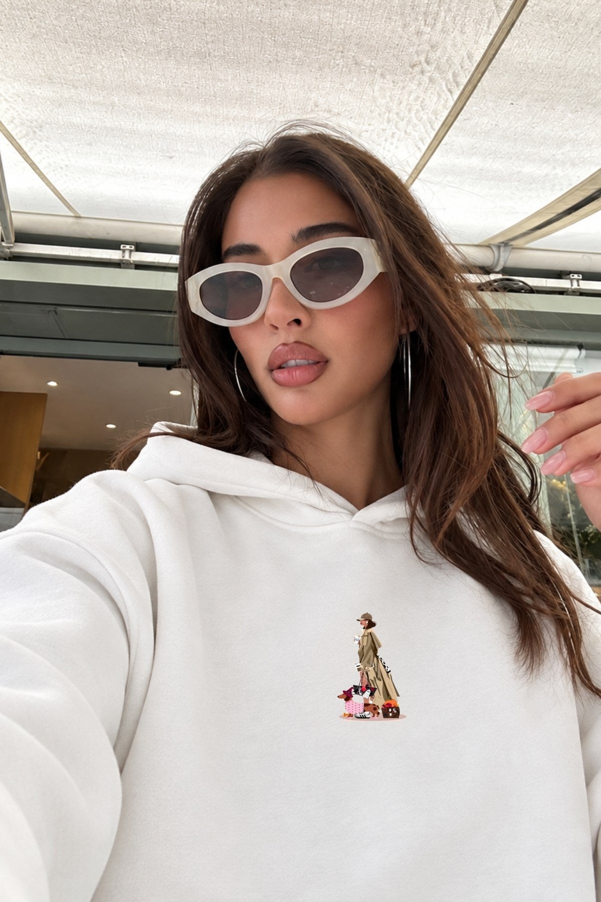 Kadın Oversize Hoodie City Walk Baskılı Beyaz – Kapüşonlu, Kanguru Cepli, 3 İplik Polar