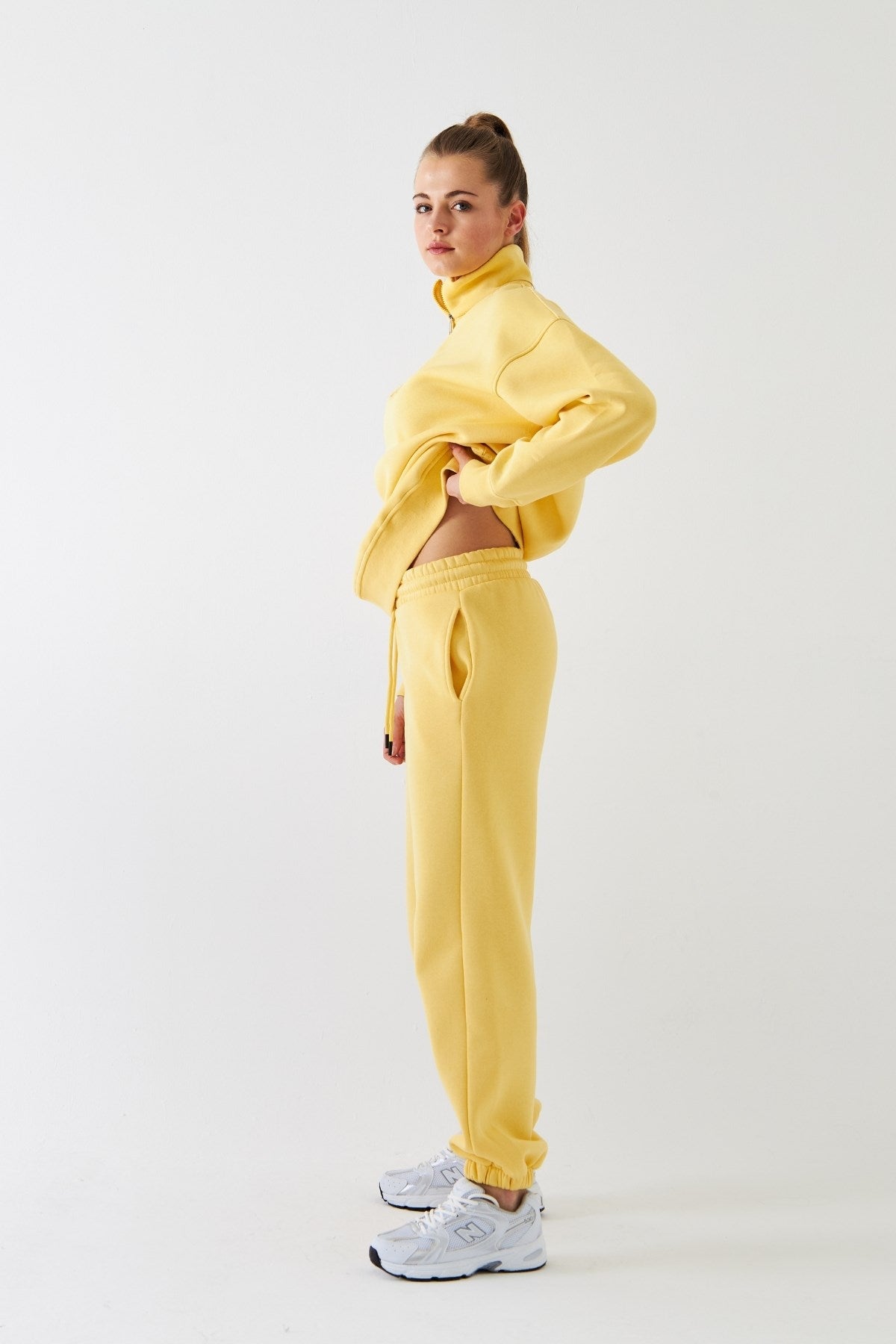 Unisex Oversize Eşofman Takımı Basic Sarı – Fermuarlı Dik Yaka, Lastikli Paça, 3 İplik Polar