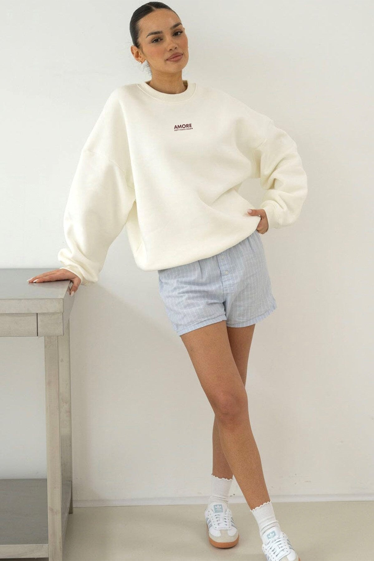 Kadın Oversize Sweatshirt AMORE Beyaz – Bisiklet Yaka, 3 İplik Şardounlu Polar