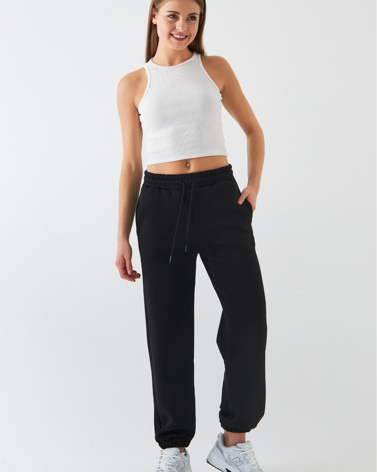 Oversize Unisex Eşofman Altı Siyah – 3 İplik Şardonlu, Paça-Bel Lastikli, Cepli, Modern Rahat Kesim