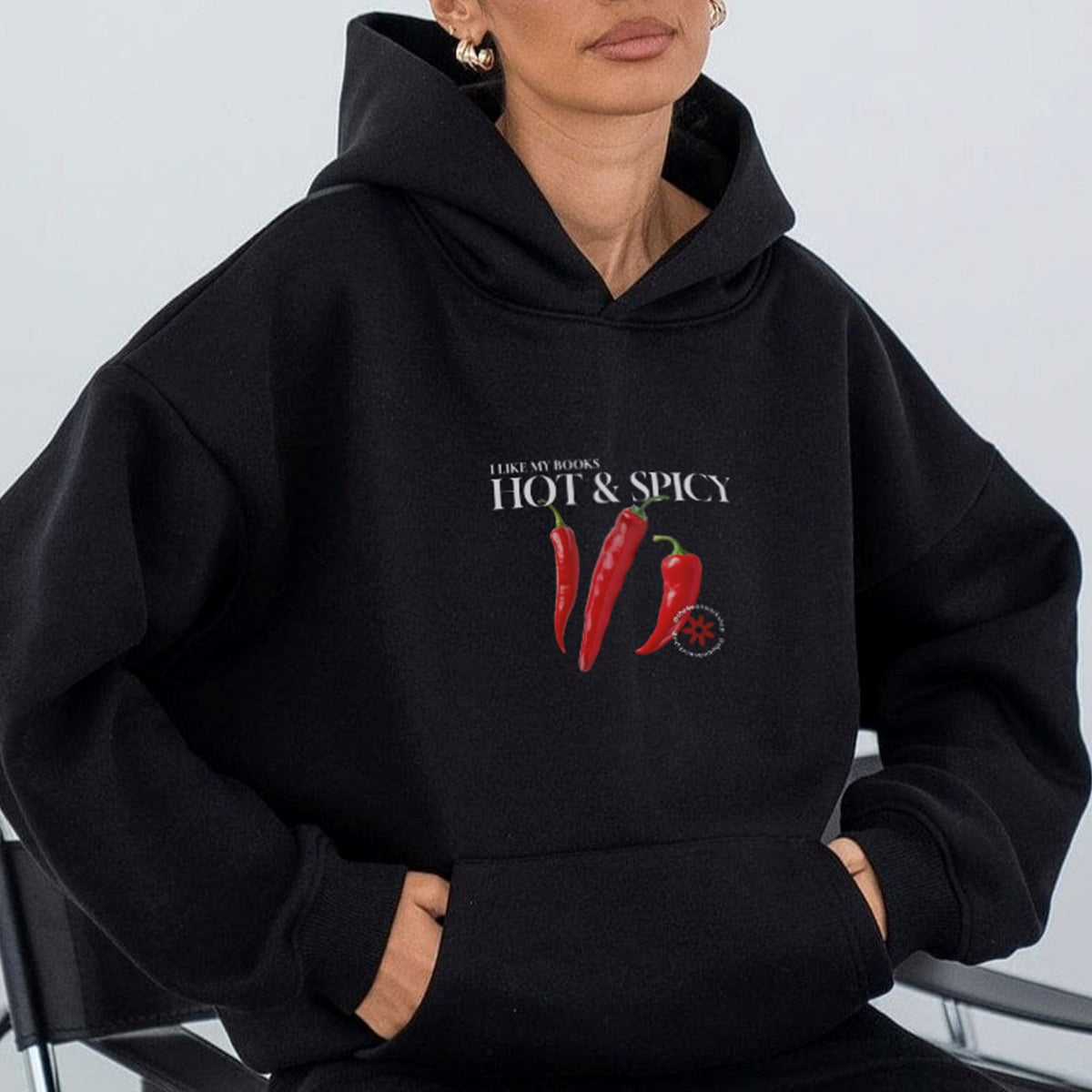Kadın Oversize Sweatshirt Hoodie Hot & Spicy Baskılı Siyah – Kapüşonlu, 3 İplik Şardonlu Polar