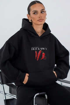 Kadın Oversize Sweatshirt Hoodie Hot & Spicy Baskılı Siyah – Kapüşonlu, 3 İplik Şardonlu Polar