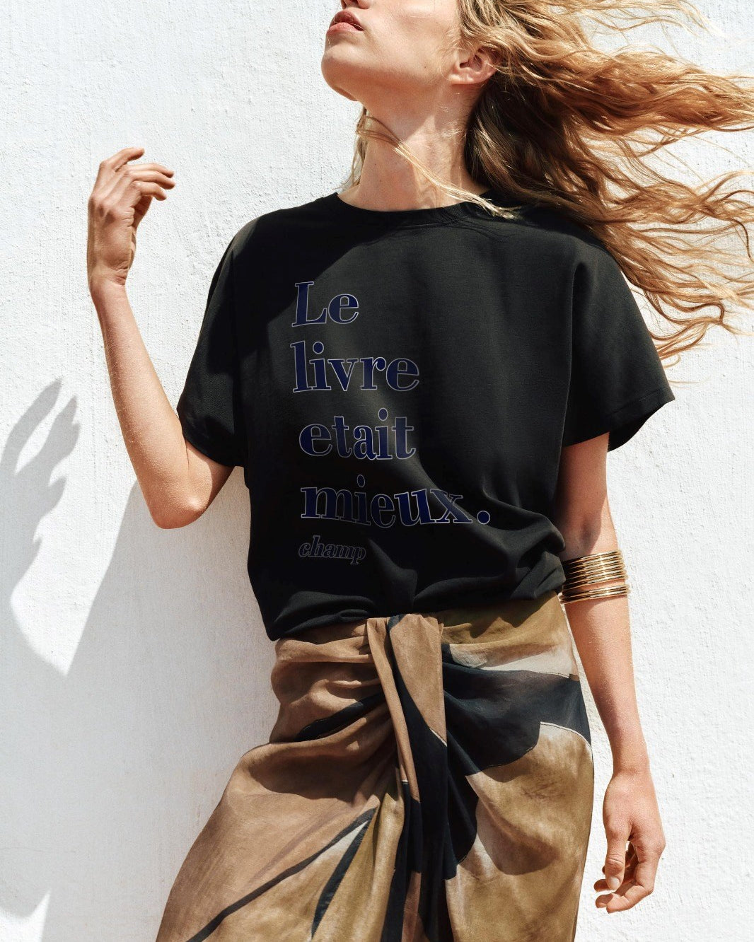 Le Livre Etait Mieus Yazılı Kadın Siyah T-Shirt