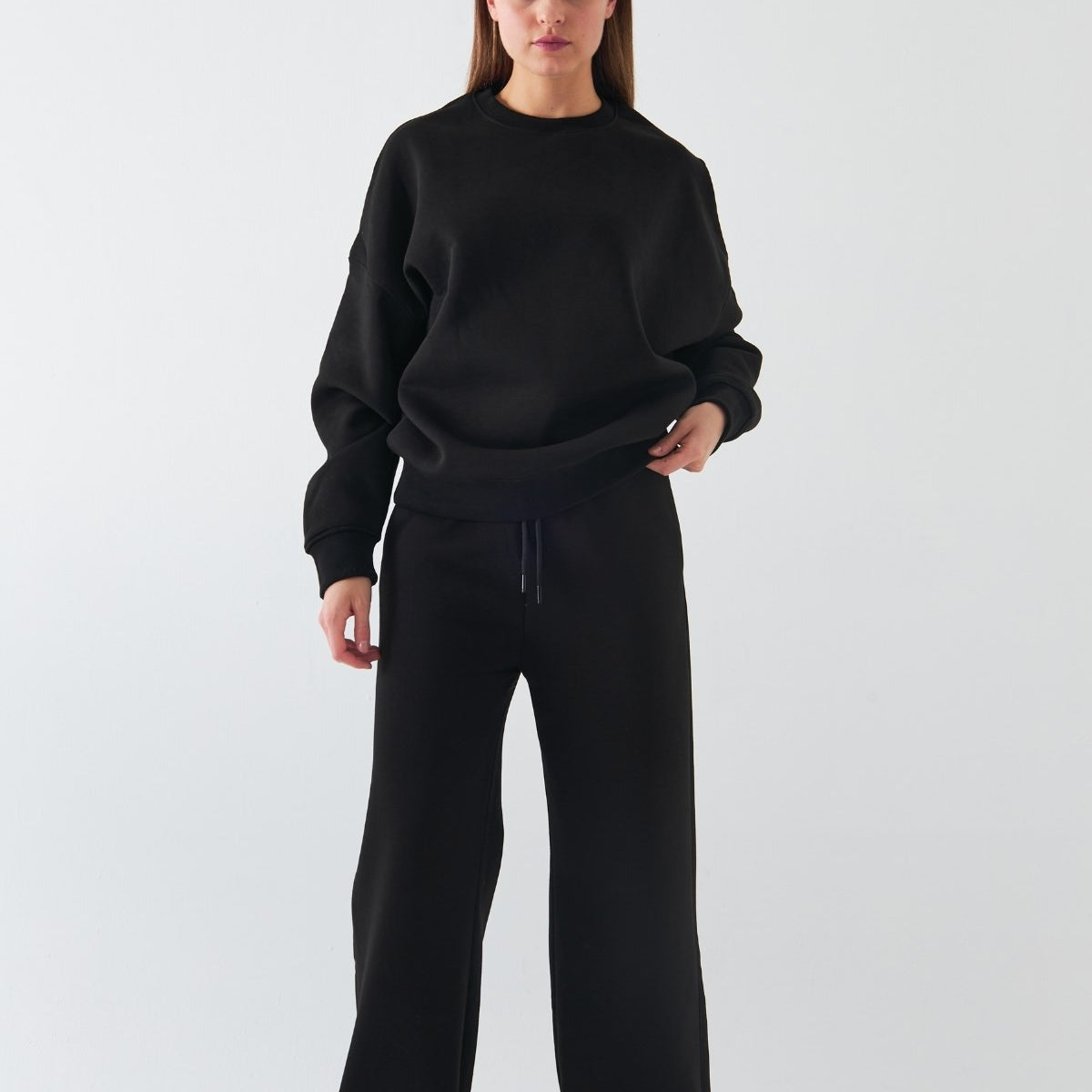 Unisex Oversize Eşofman Takımı Basic Siyah – Bisiklet Yaka, Boru Paça, 3 İplik Şardonlu Polar