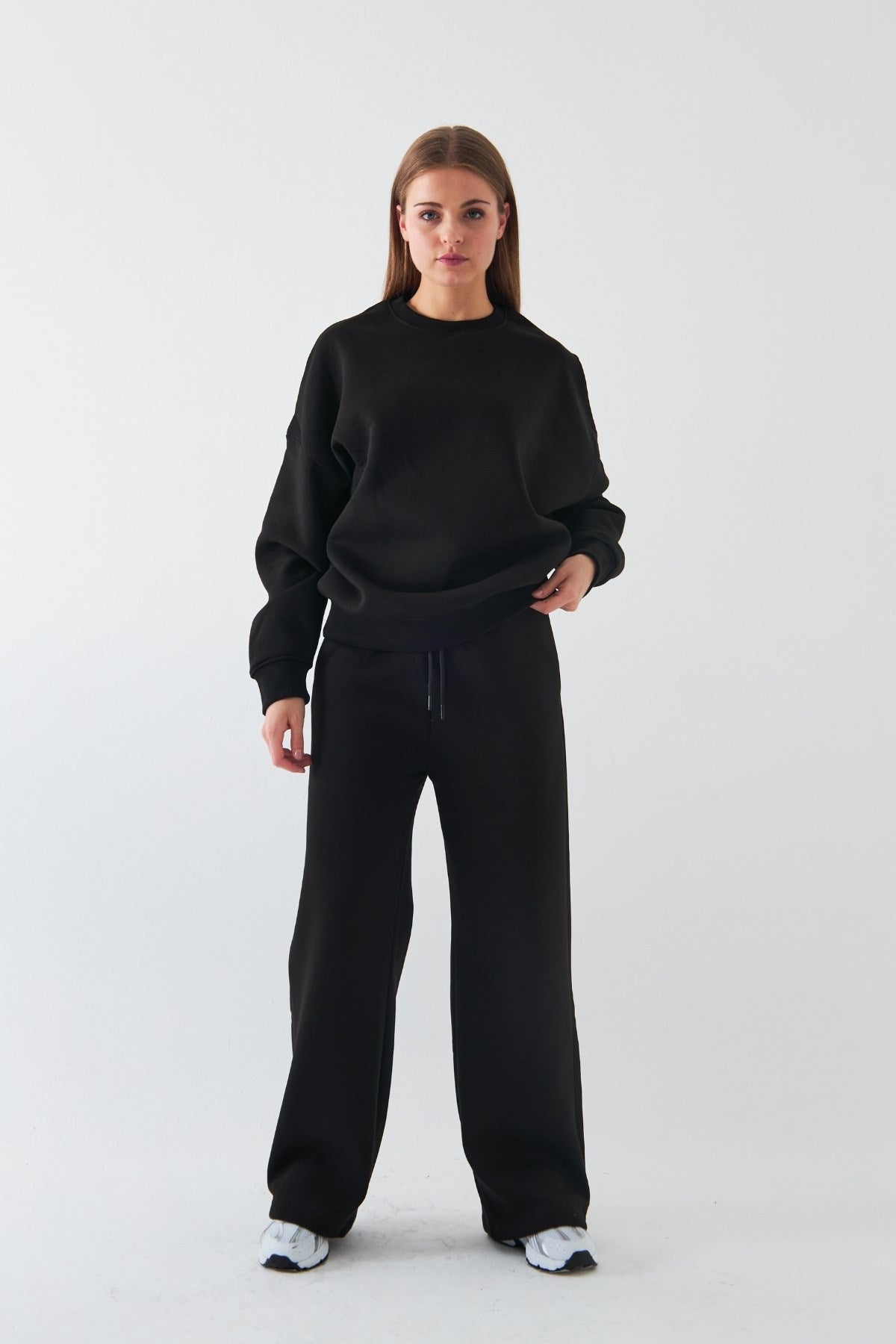 Unisex Oversize Eşofman Takımı Basic Siyah – Bisiklet Yaka, Boru Paça, 3 İplik Şardonlu Polar