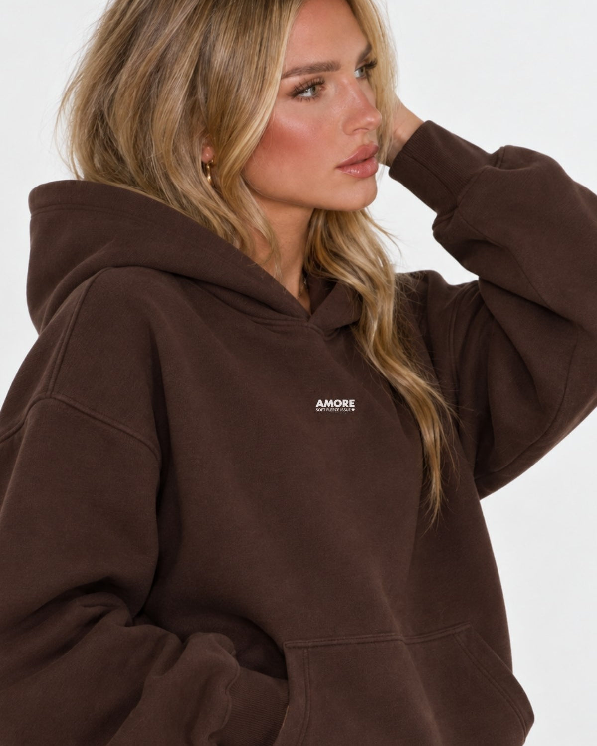 Kadın Oversize Hoodie Amore Baskılı Kahverengi – Kapüşonlu, Kanguru Cepli, 3 İplik Şardonlu Polar