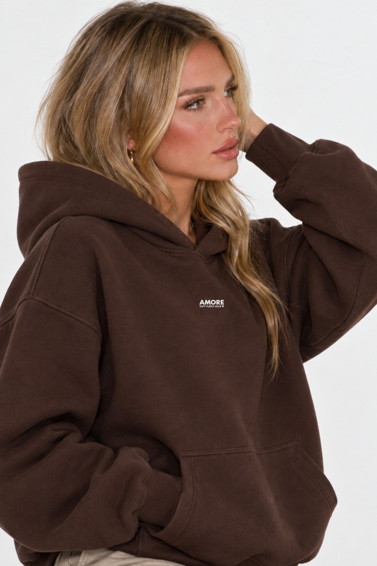 Kadın Oversize Hoodie Amore Baskılı Kahverengi – Kapüşonlu, Kanguru Cepli, 3 İplik Şardonlu Polar