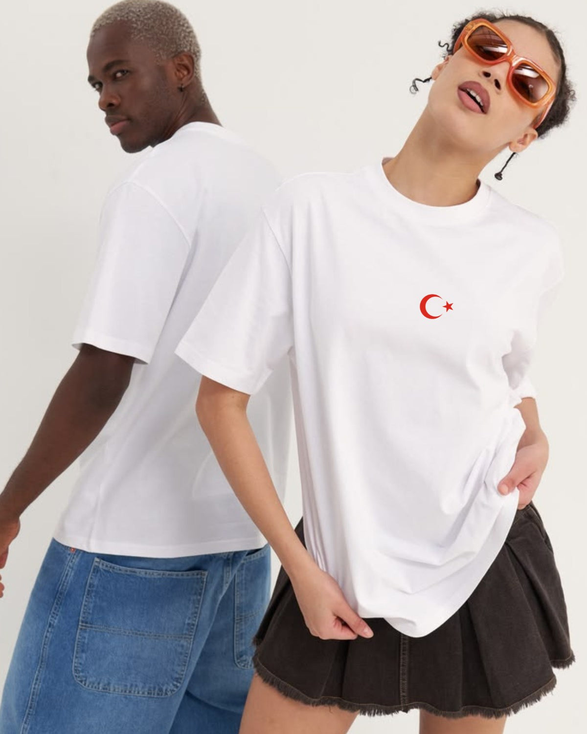 Unisex Oversize Tişört Legend of Türkiye Baskılı Beyaz – Bisiklet Yaka, Rahat Kalıp, %100 Pamuk