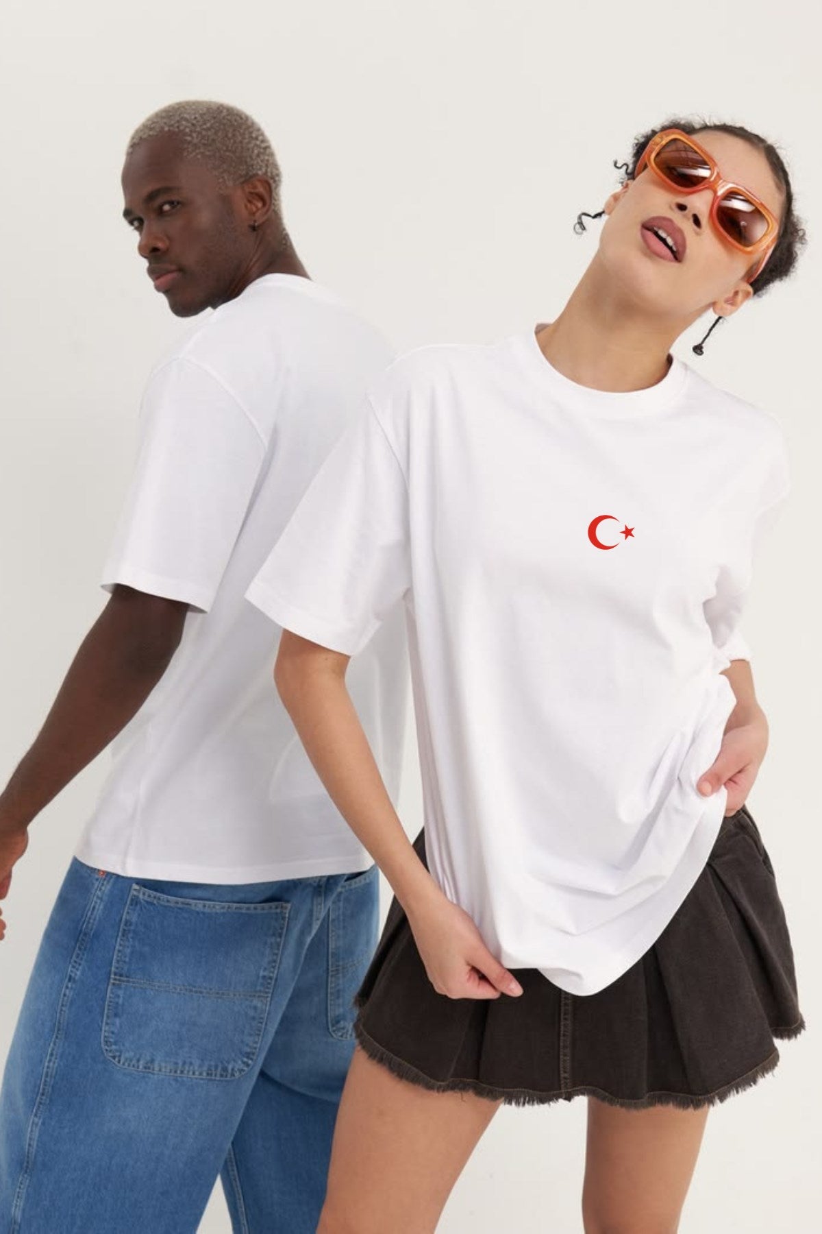 Unisex Oversize Tişört Legend of Türkiye Baskılı Beyaz – Bisiklet Yaka, Rahat Kalıp, %100 Pamuk