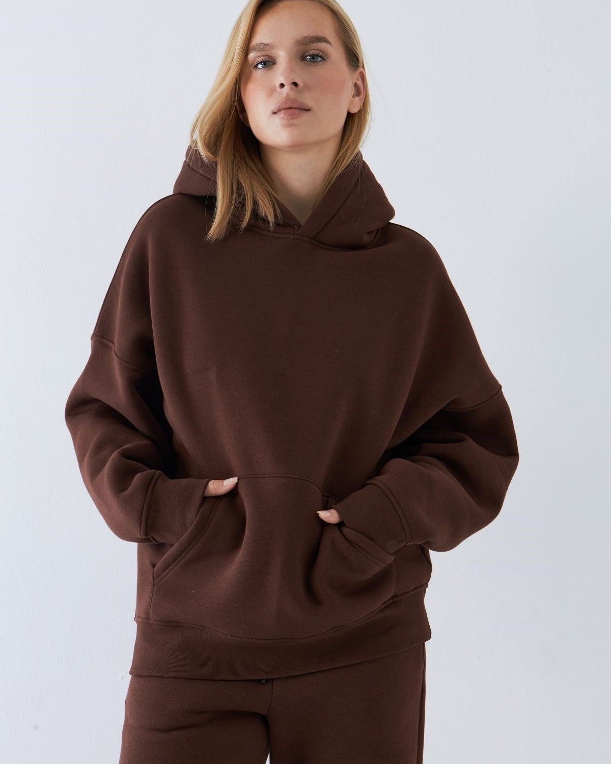 Oversize Unisex Sweatshirt Hoodie Kahverengi – Kapüşonlu, 3 İplik Şardonlu Polar, Kanguru Cepli, Basic