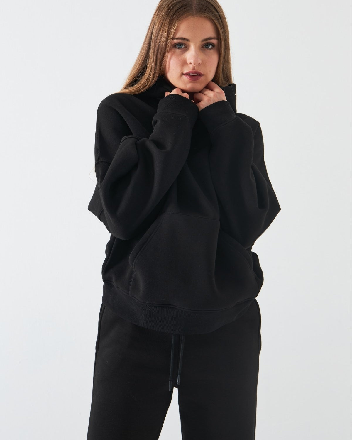Oversize Unisex Sweatshirt Hoodie Siyah – Kapüşonlu, 3 İplik Şardonlu Polar, Kanguru Cepli, Basic