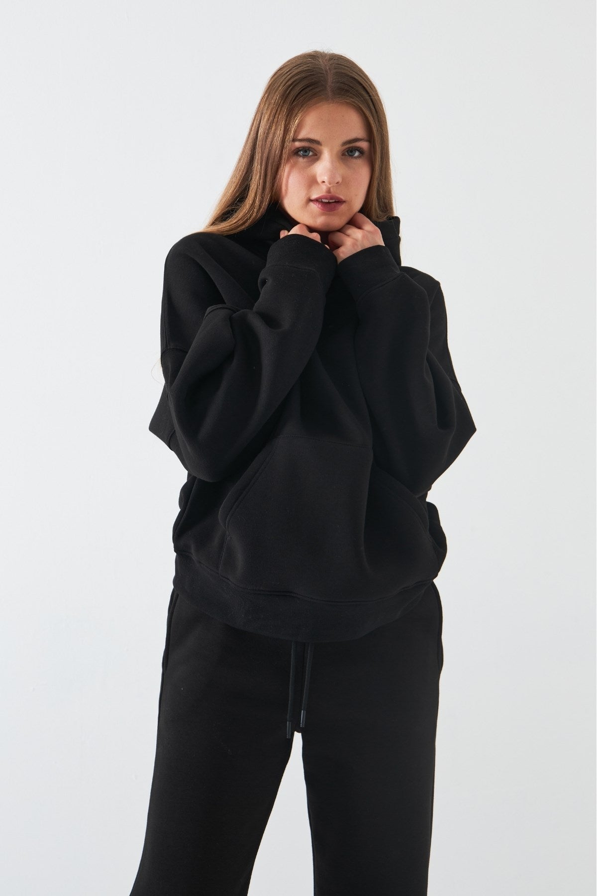 Oversize Unisex Sweatshirt Hoodie Siyah – Kapüşonlu, 3 İplik Şardonlu Polar, Kanguru Cepli, Basic