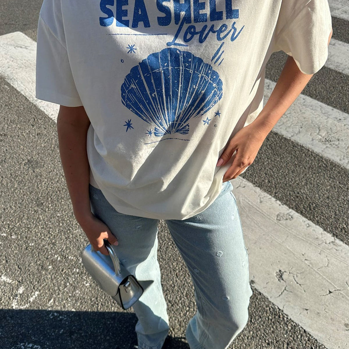 Kadın Oversize Tişört Sea Shell Lover Baskılı Beyaz – Bisiklet Yaka, %100 Pamuk Compact Süprem 24/1