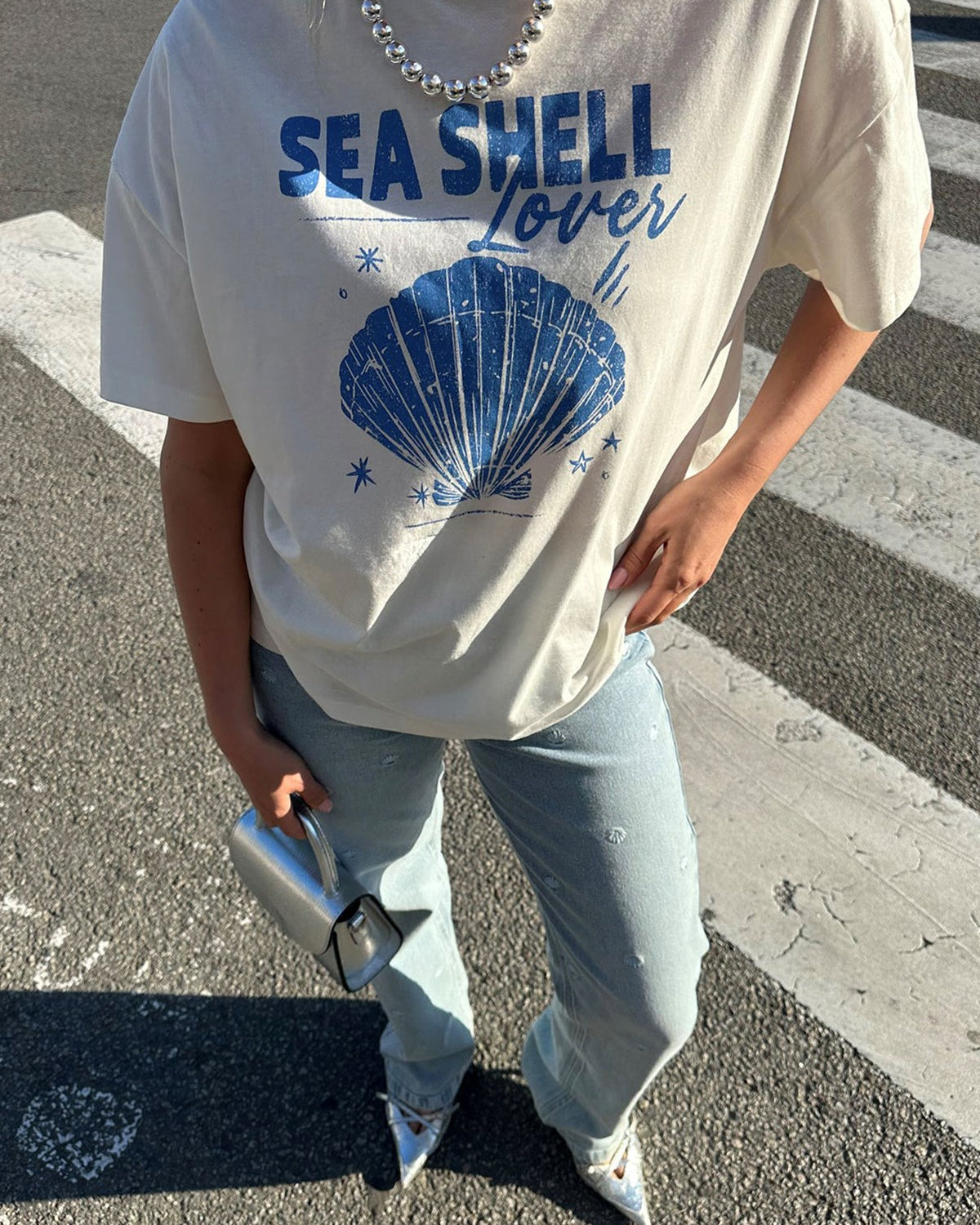 Kadın Oversize Tişört Sea Shell Lover Baskılı Beyaz – Bisiklet Yaka, %100 Pamuk Compact Süprem 24/1