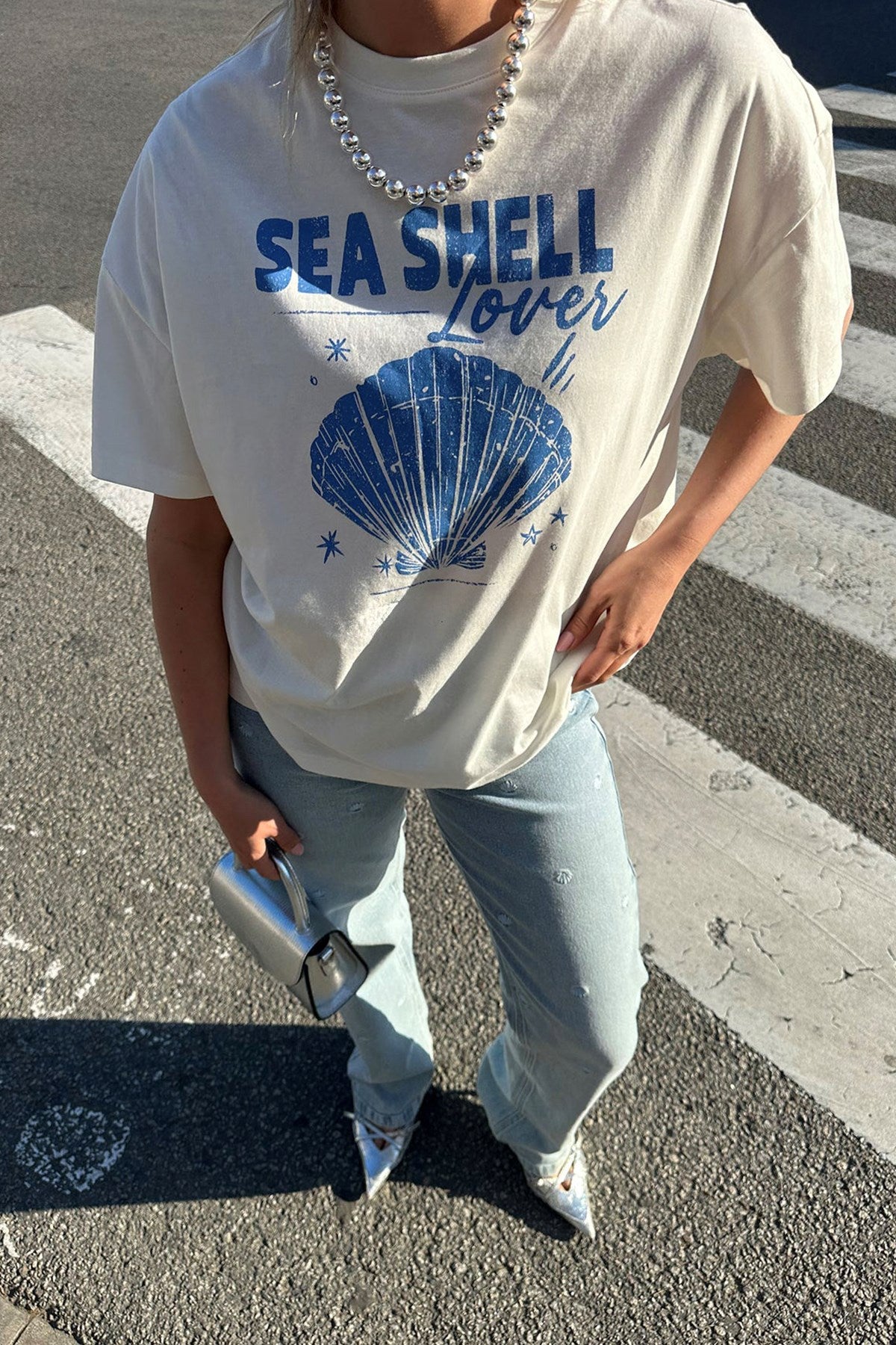 Kadın Oversize Tişört Sea Shell Lover Baskılı Beyaz – Bisiklet Yaka, %100 Pamuk Compact Süprem 24/1