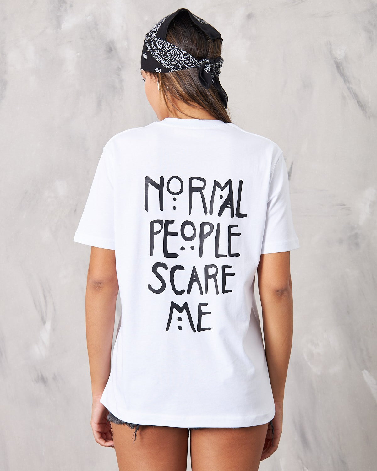 Normal People Scare Me Yazı Baskılı Beyaz Kadın T-Shirt