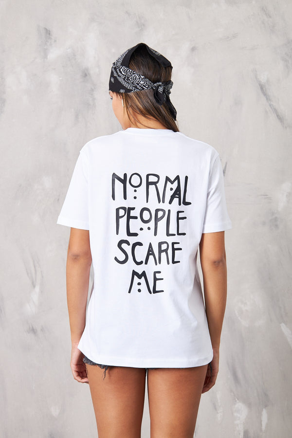 Normal People Scare Me Yazı Baskılı Beyaz Kadın T-Shirt