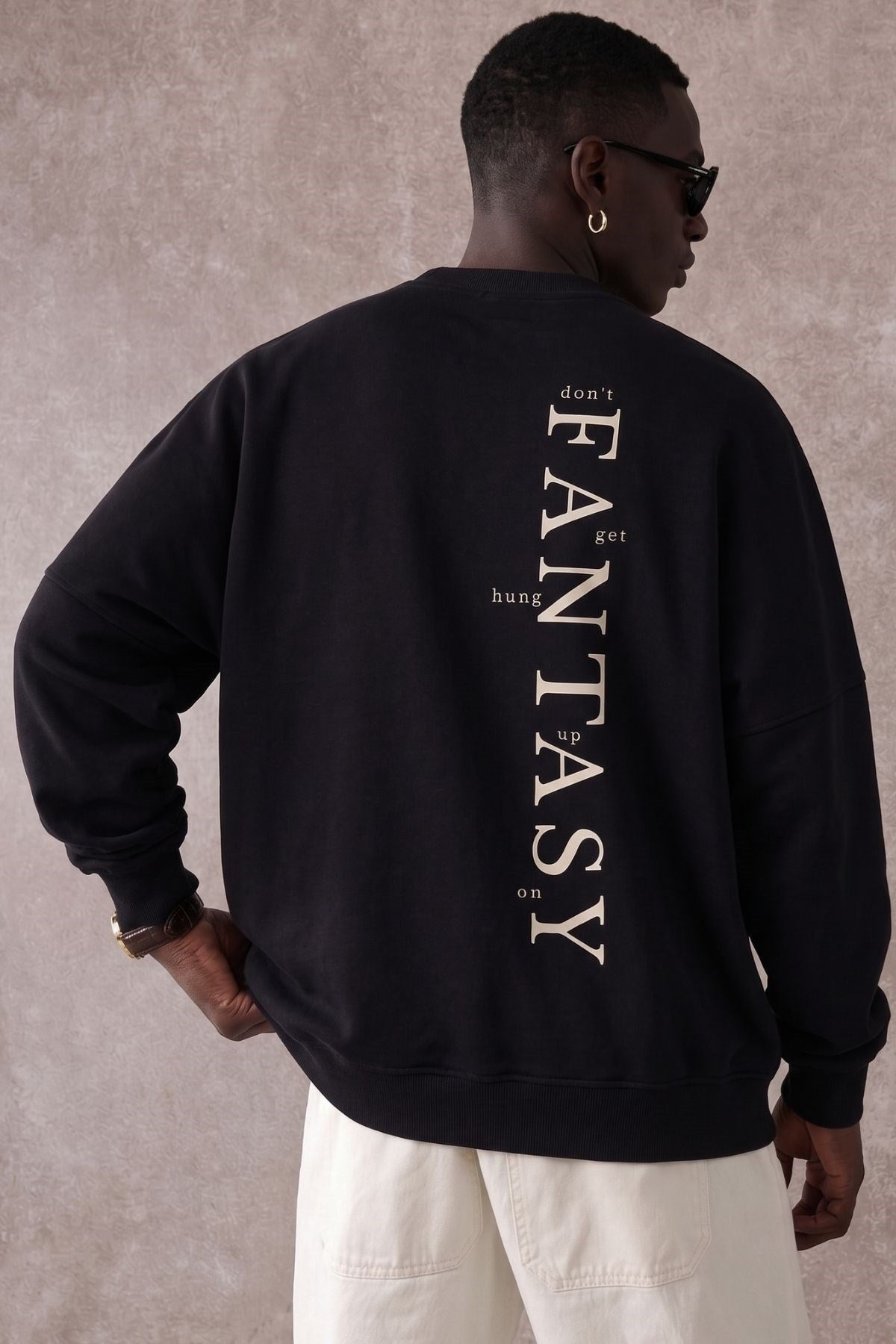 Erkek Oversize Sweatshirt Fantasy Back Baskılı Siyah – Bisiklet Yaka, 3 İplik Şardonlu Polar