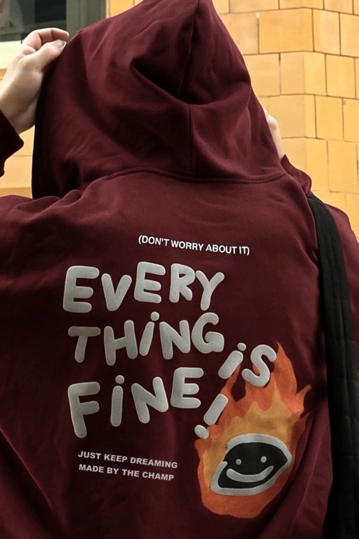 Every Thing Is Fine Baskılı Unisex Bordo Kapüşonlu Sweatshirt – 3 İplik Şardonlu Kumaş